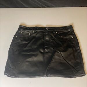 BlankNYC Women’s Night Life Black Vegan Leather5 pocket Mini Skirt, size 30